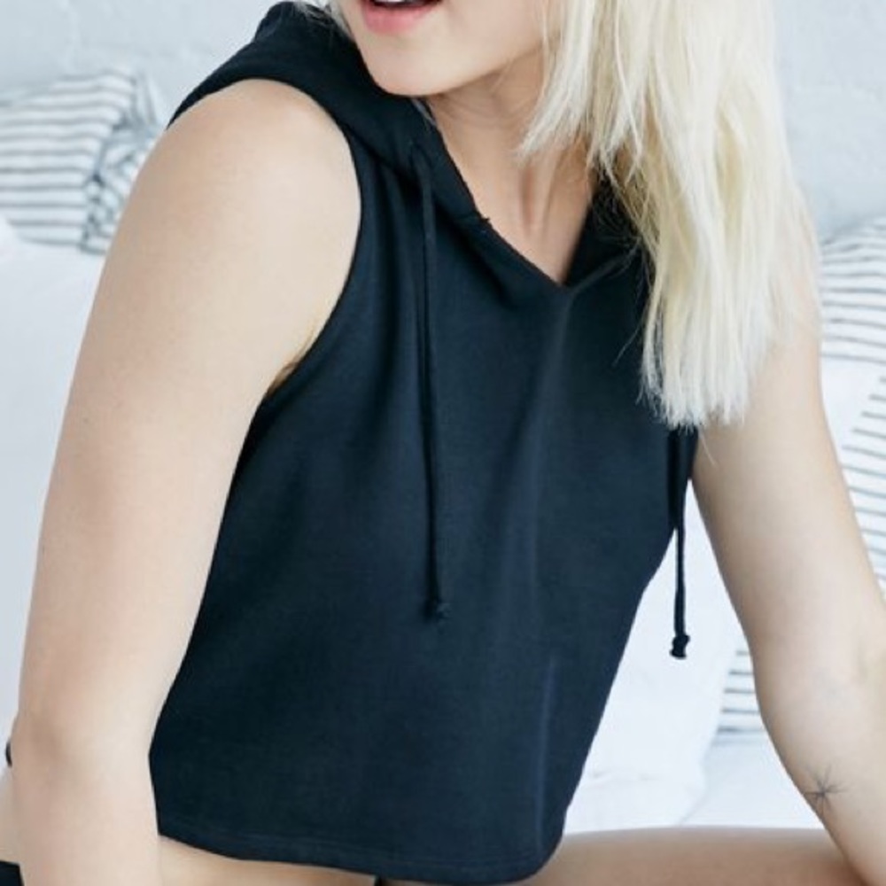 LA Hearts Cropped Pink Sleeveless Hoodie